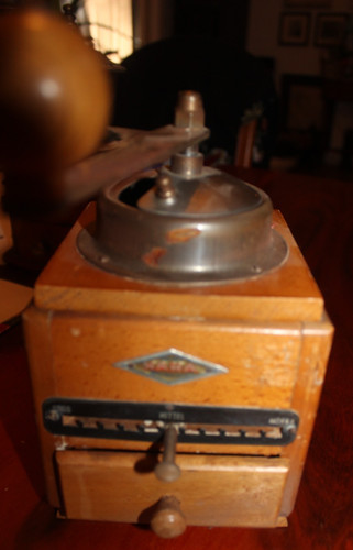 Antike holz kaffeemühle - antike,